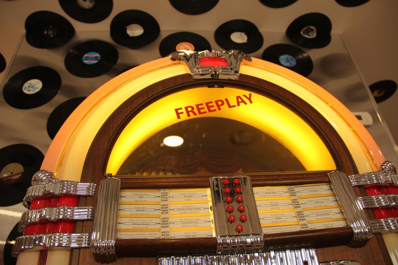 Jukebox Hotel Znojmo Bagian luar foto